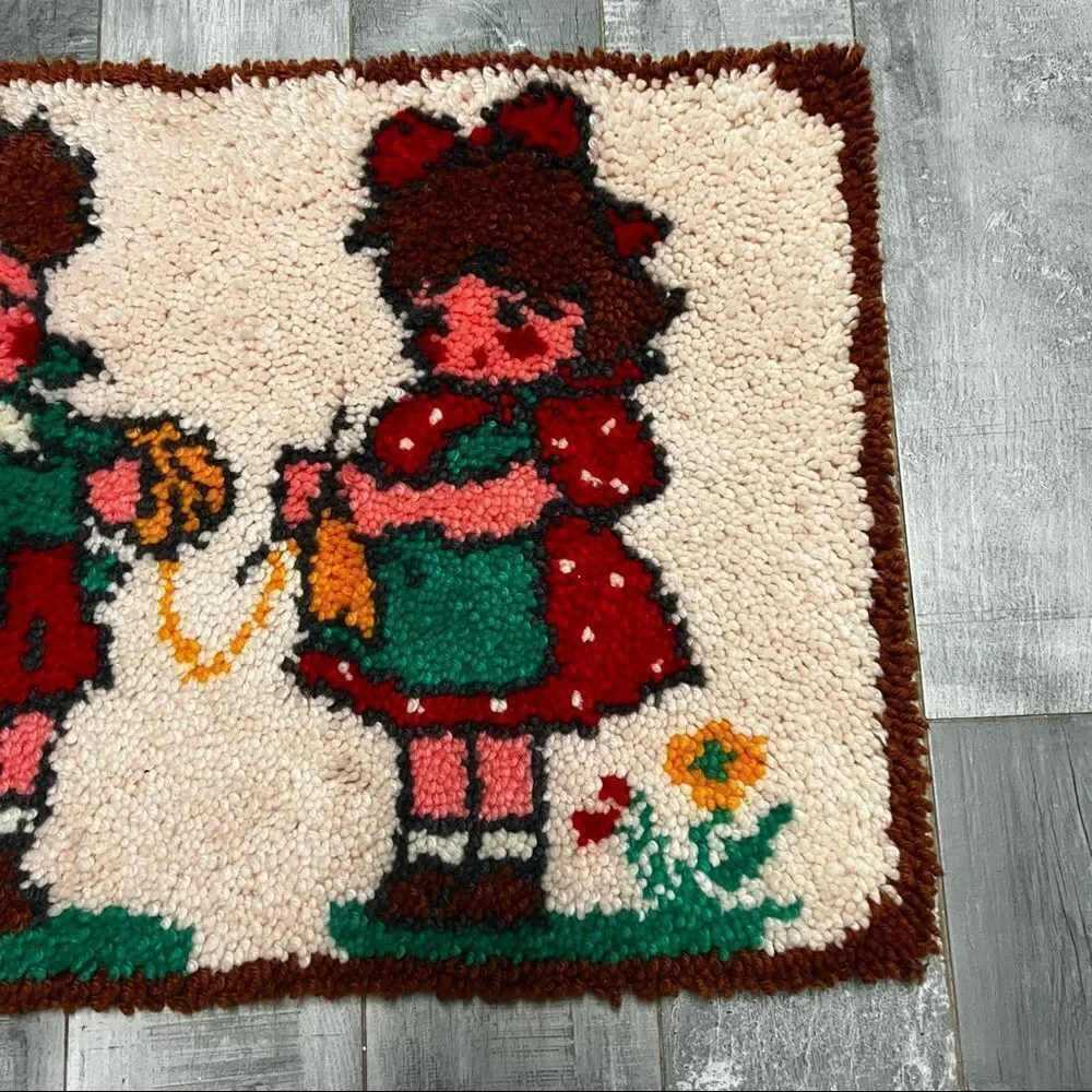 Vtg 70s Rug shaggy 28” Large grandma latch hook Boy Girl Knitting hanging art